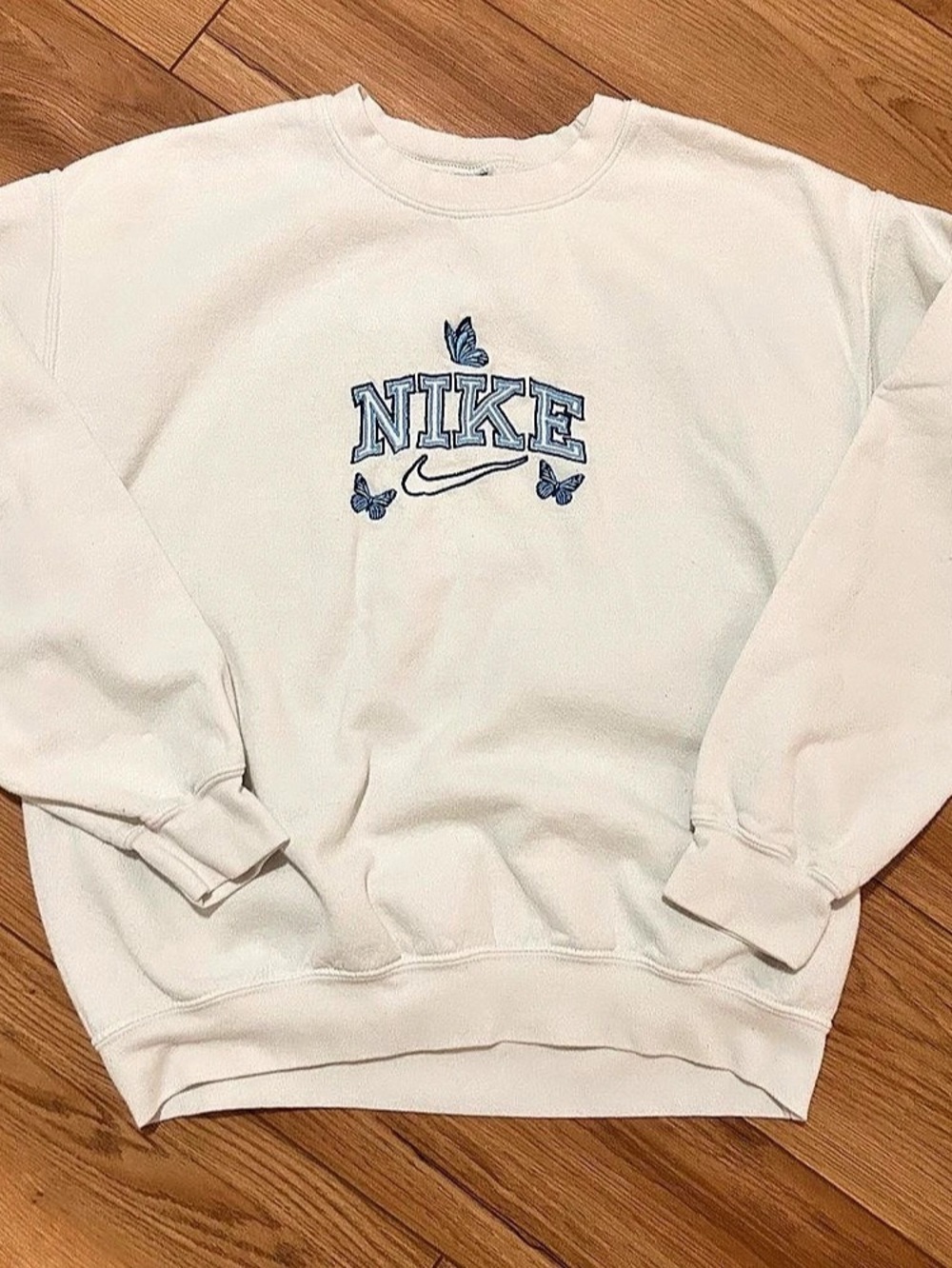 Nike Butterfly Logo Sweatshirt in White Like New